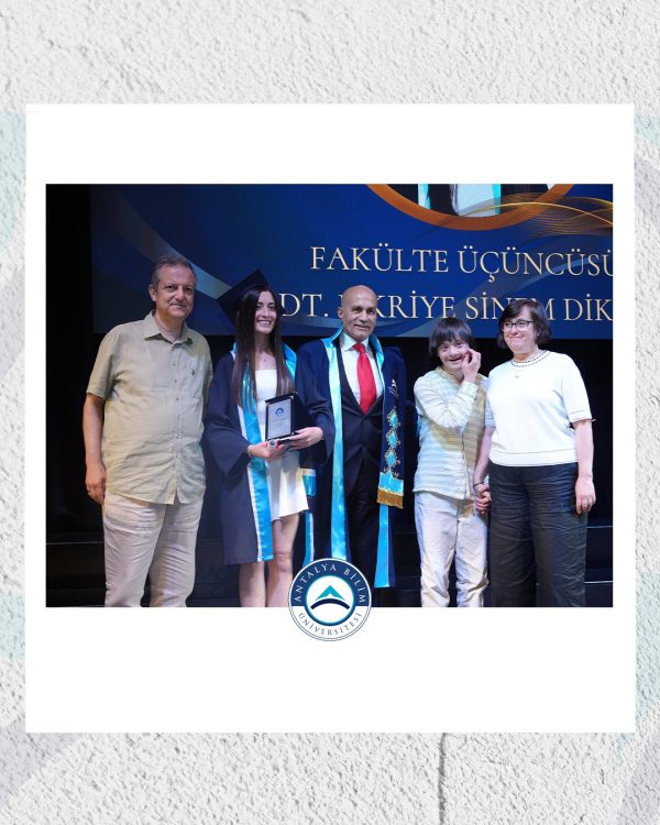 Diş Hekimliği Fakültemizde Mezuniyet Coşkusu Yaşandı