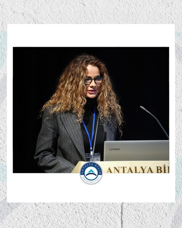 Cerrahlar ve Fizyoterapistler Antalya Bilim Üniversitesi’nde Buluştu: Omurga Sağlığına Güncel Yaklaşımlar Ele Alındı