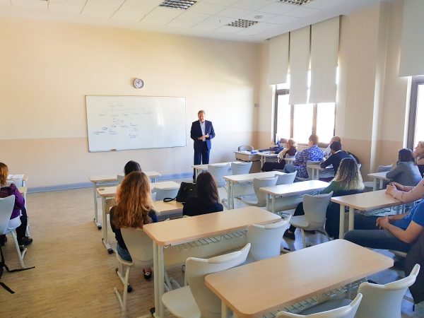 sn-hakan-duran-sektorel-deneyimlerini-ogrencilerimizle-paylasti5b5891e2873ed.jpeg