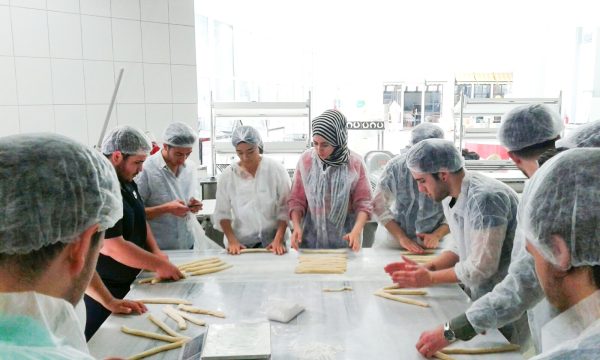 gastronomi-hazirlik-sinifi-ogrencilerimiz-ekmek-ve-pastacilik-atolyesine-katildilar5b588ec2297f4.jpeg