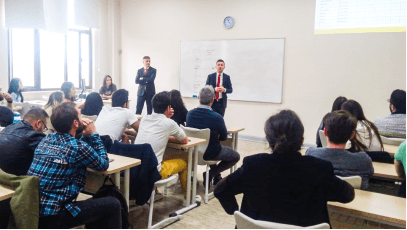 sn-tayfun-pirpir-ve-sn-latif-sesli-ogrencilerimizle-sektorel-bilgilerini-paylastilar5b5ac74bf3d43.png