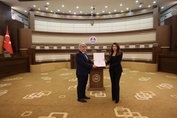 ABÜ mezunumuz Stj. Av. Cennet Azra ZAFERLER’i Anayasa Mahkemesi'nde staj yapan 20 avukattan biri olma başarısından dolayı tebrik ederiz